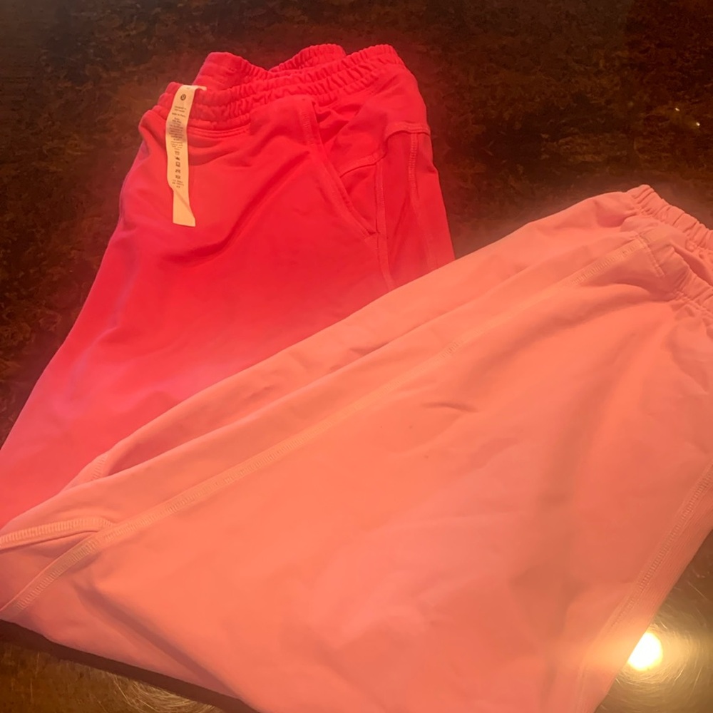 A new pair women of Lululemon umbrage pink sweats